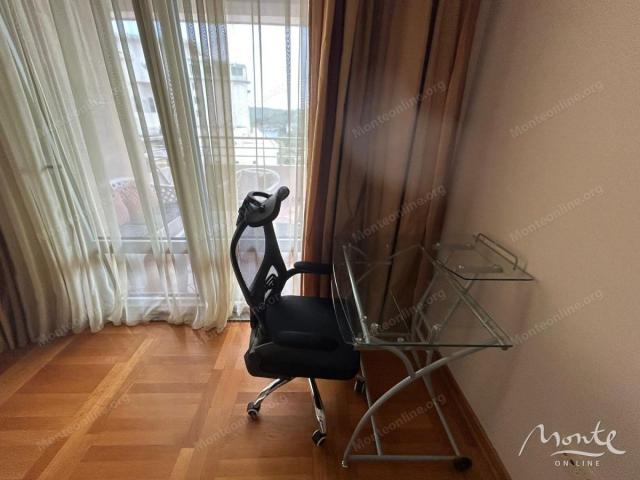 Dvosoban stan na odličnoj lokaciji u Bečićima