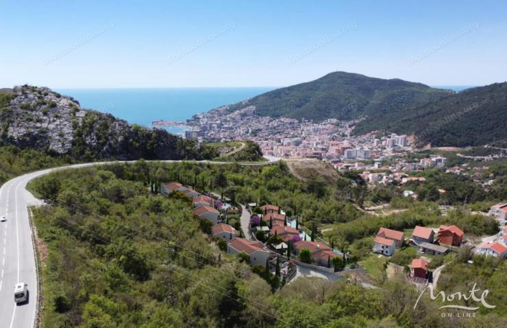 Moderna vila s bazenom u eko-kompleksu na periferiji Budve