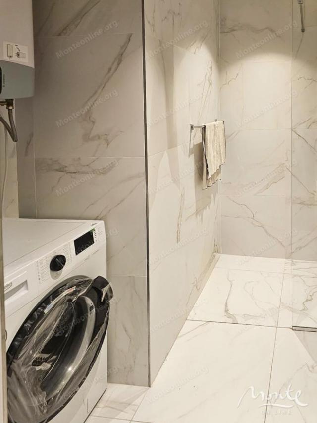 Penthouse u luksuznom kompleksu sa bazenom, Budva