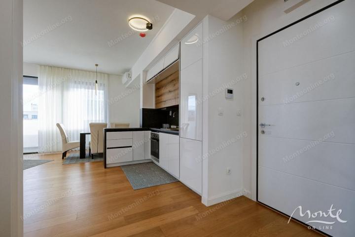 Jednosoban stan u zatvorenom kompleksu pored mora, Bečići