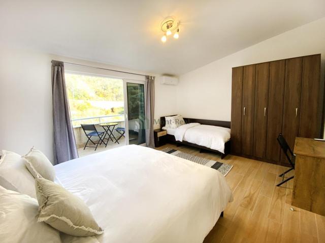 Izdaje se trosoban penthaus, Petrovac IS254BD