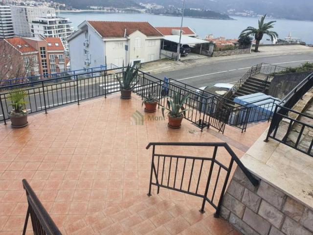 Dvosoban stan sa velikom terasom i pogledom na more – Gospoština, Budva, blizina mora