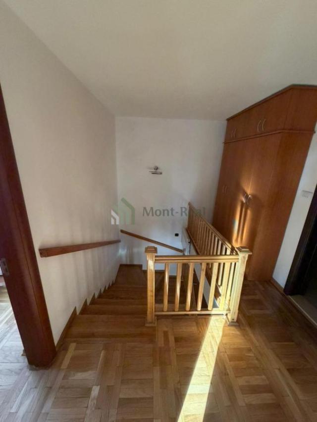 Prodaje se prostran duplex stan – Dubovica, Budva S292BD