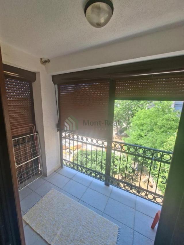 Dvosoban stan za izdavanje u Bečićima, IS306BD