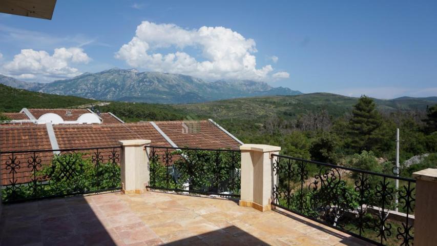 Stilski uređena luksuzna vila u Radovićima, Luštica