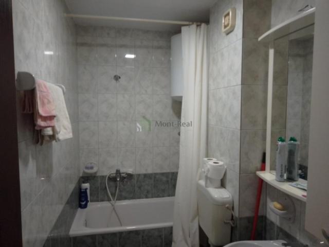 Jednosoban stan sa dvorištem, 200 m od mora – Petrovac