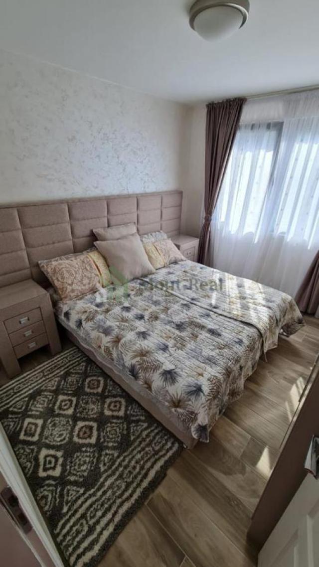 Na prodaju komforan dvosoban stan sa garažom i bazenom, Podličak S272BD