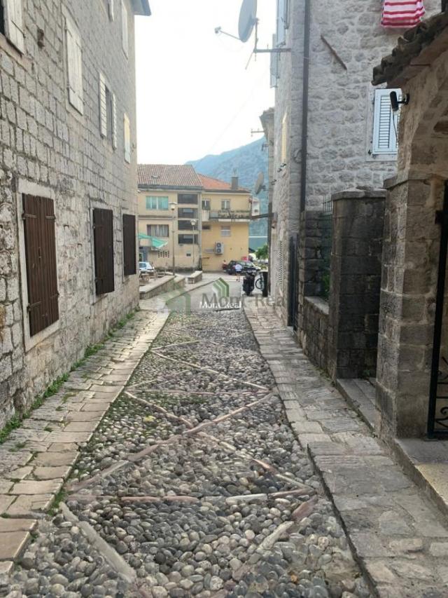 Prodaja konobe u kamenom mediteranskom stilu – Risan, Kotor