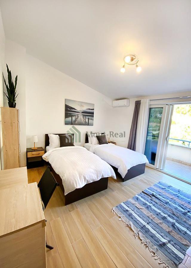 Izdaje se trosoban penthaus, Petrovac IS254BD