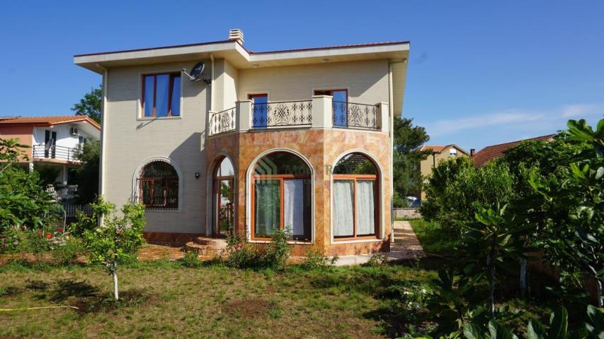 Stilski uređena luksuzna vila u Radovićima, Luštica