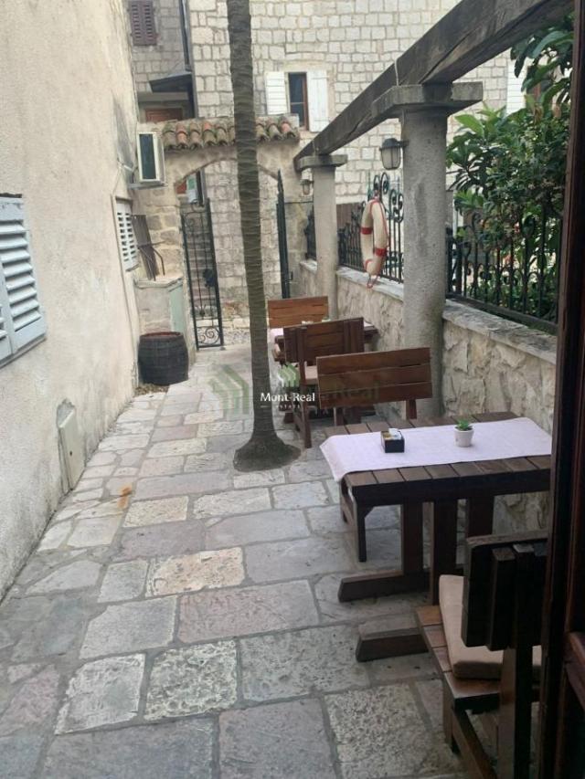 Prodaja konobe u kamenom mediteranskom stilu – Risan, Kotor