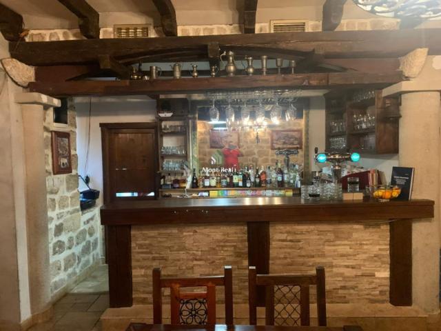 Prodaja konobe u kamenom mediteranskom stilu – Risan, Kotor