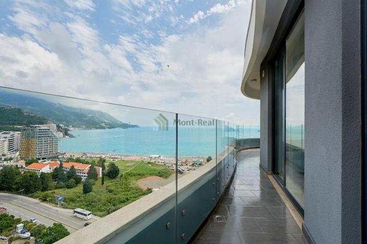 Luksuzan dvosoban stan sa velikom terasom i panoramskim pogledom na more – Bečići
