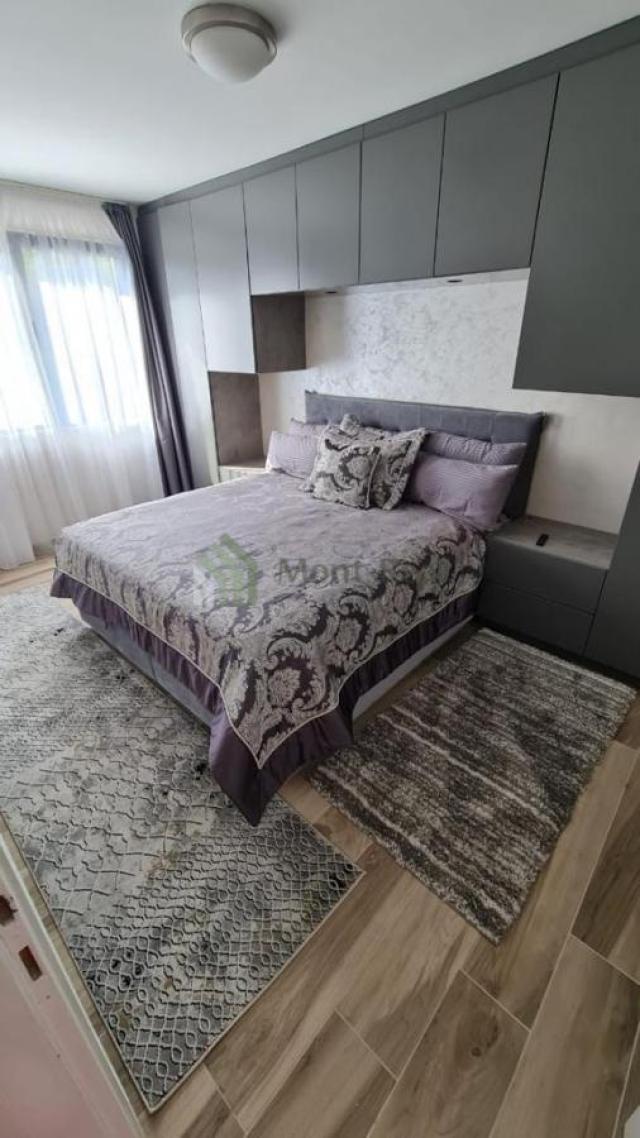 Na prodaju komforan dvosoban stan sa garažom i bazenom, Podličak S272BD