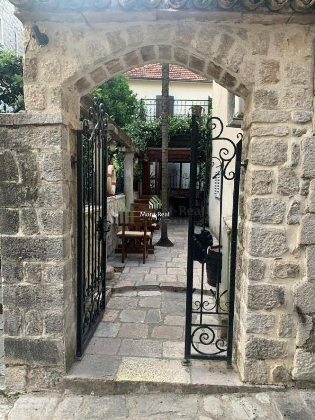 Prodaja konobe u kamenom mediteranskom stilu – Risan, Kotor