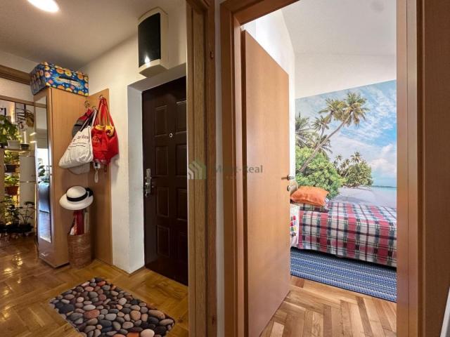 Dvosoban stan sa galerijom i pogledom na more, Lazi, Budva – S340BD