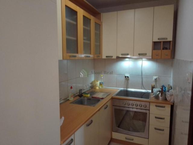 Jednosoban stan sa dvorištem, 200 m od mora – Petrovac