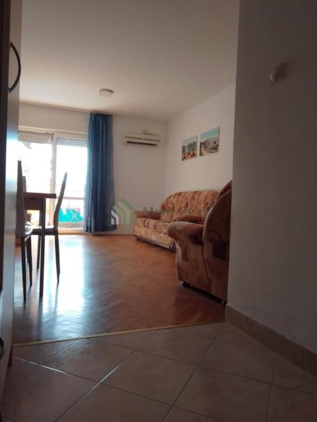 Jednosoban stan sa dvorištem, 200 m od mora – Petrovac