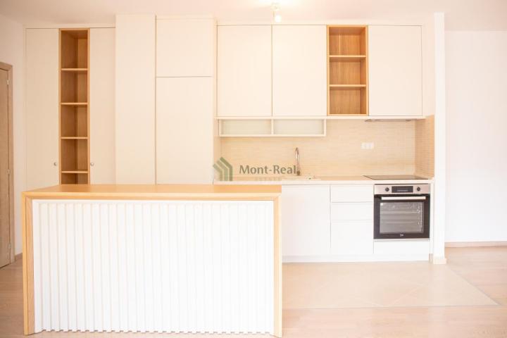 Dvosoban stan sa bazenom i pogledom na more – Bečići, Ivanovići
