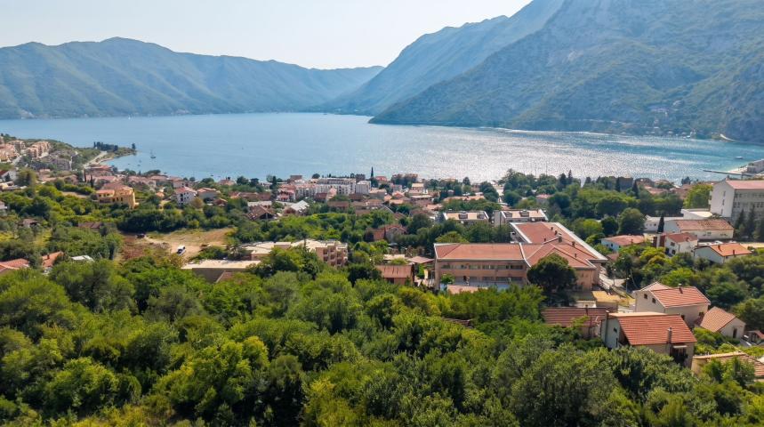 Investiciona prilika: Građevinsko zemljište 13.000 m² sa dozvolom, Risan – Boka Kotorska