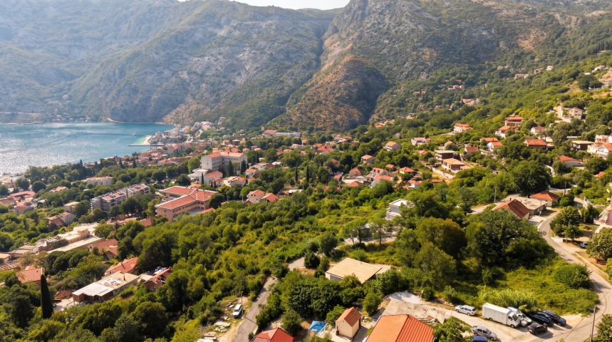 Investiciona prilika: Građevinsko zemljište 13.000 m² sa dozvolom, Risan – Boka Kotorska