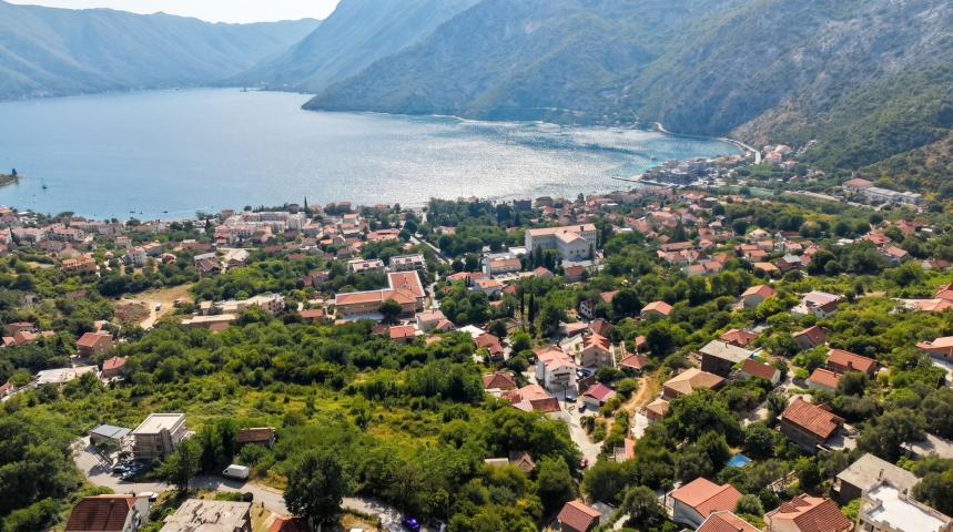 Investiciona prilika: Građevinsko zemljište 13.000 m² sa dozvolom, Risan – Boka Kotorska