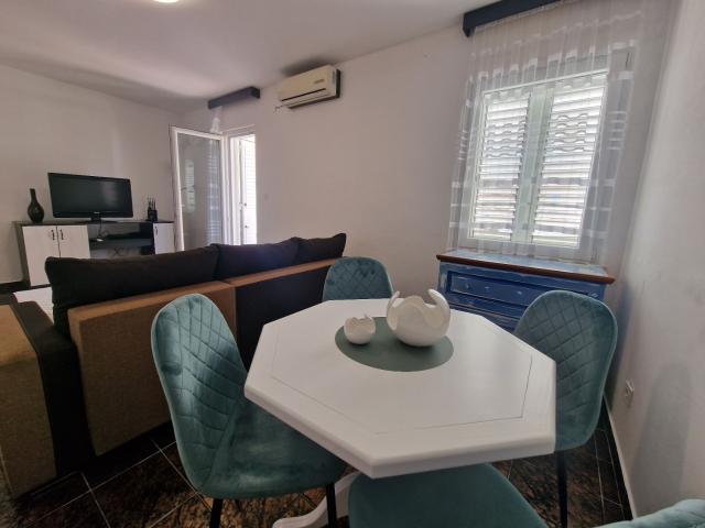Namesten dvosoban stan, povrsine 56m2 u Becicima