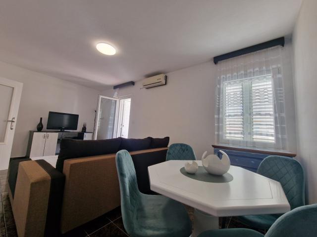Namesten dvosoban stan, povrsine 56m2 u Becicima