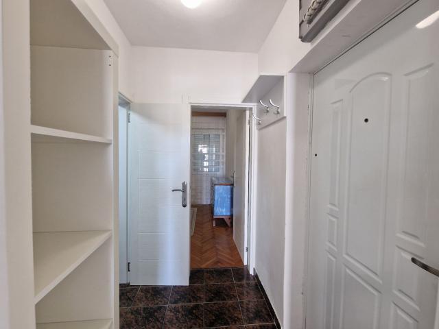 Namesten dvosoban stan, povrsine 56m2 u Becicima