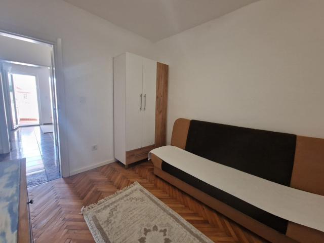 Namesten dvosoban stan, povrsine 56m2 u Becicima