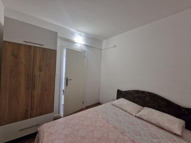 Namesten dvosoban stan, povrsine 56m2 u Becicima