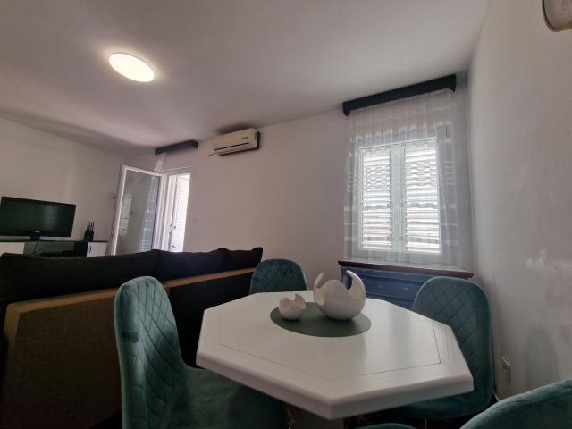 Namesten dvosoban stan, povrsine 56m2 u Becicima