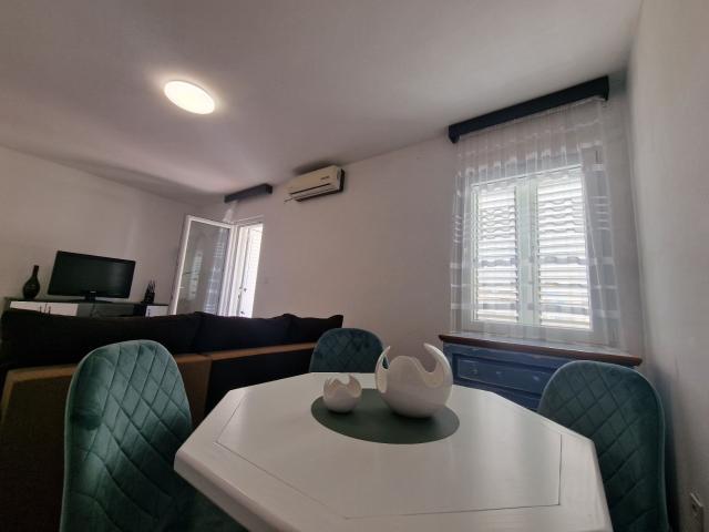Namesten dvosoban stan, povrsine 56m2 u Becicima