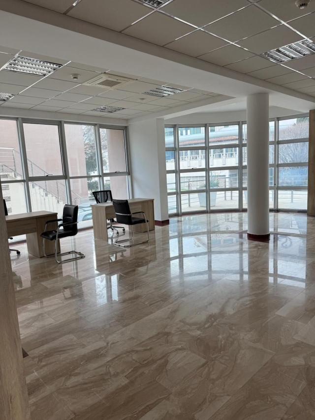 Moderan poslovni prostor 151m² na atraktivnoj lokaciji u Bečićima, kod hotela Splendid (NA DUŽI PERI