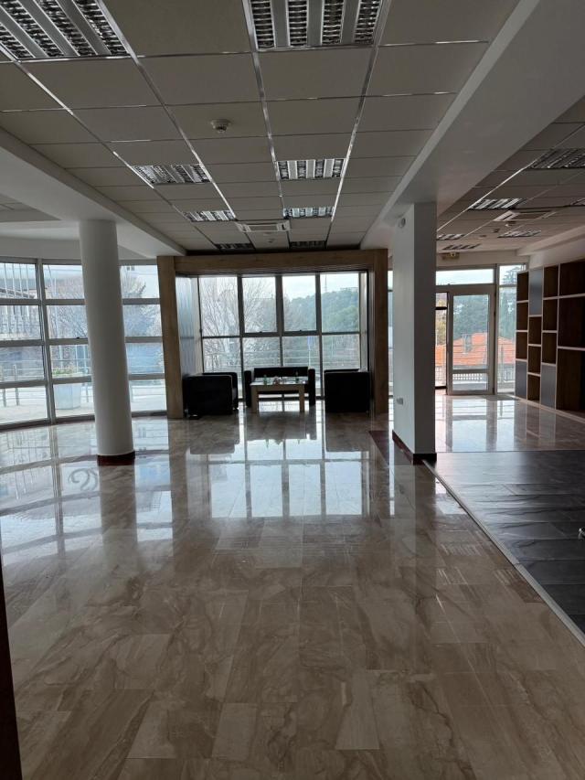 Moderan poslovni prostor 151m² na atraktivnoj lokaciji u Bečićima, kod hotela Splendid (NA DUŽI PERI