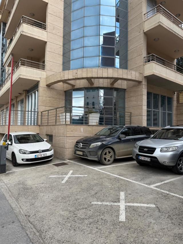 Moderan poslovni prostor 151m² na atraktivnoj lokaciji u Bečićima, kod hotela Splendid (NA DUŽI PERI