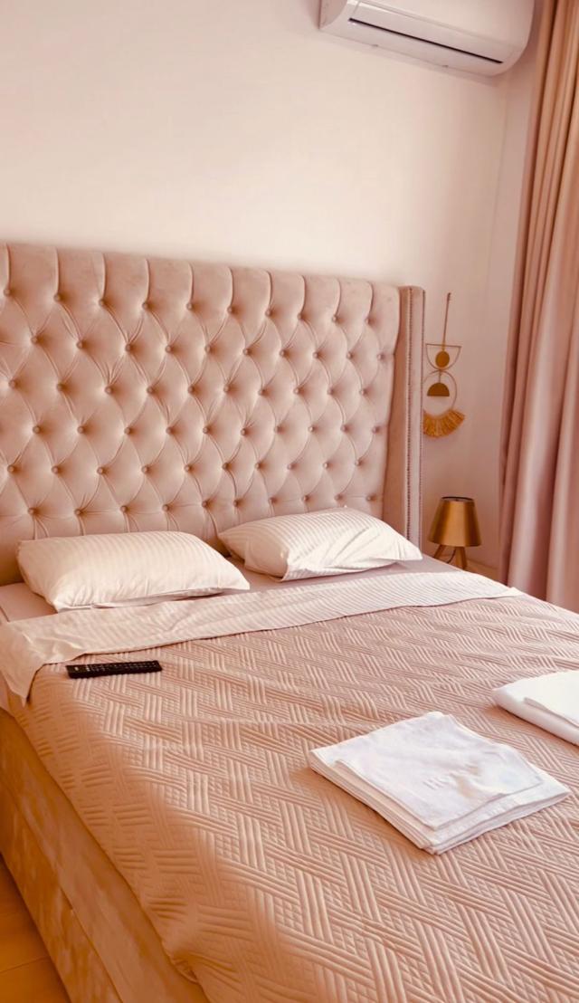 Izdavanje luksuznog jednosobnog stana 45m² sa pogledom na more i garaznim mestom – Tivat,150m od mor