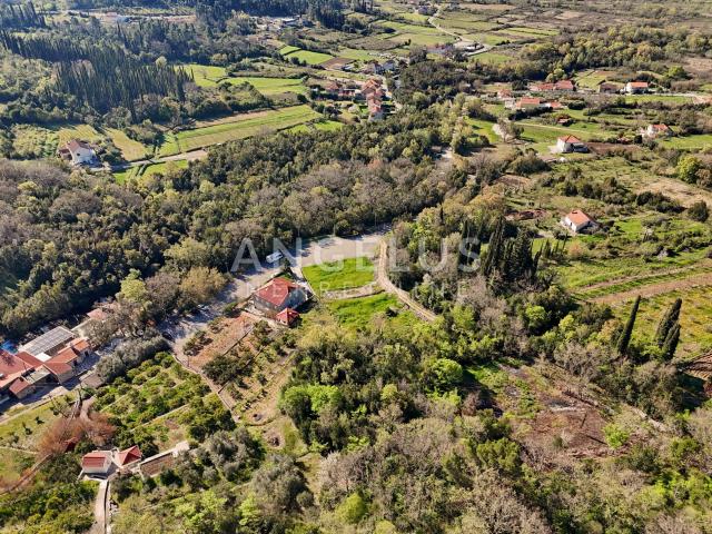 Konavle, Ljuta – građevinsko zemljište s projektom i građevinskom dozvolom za kamenu vilu – PRODAJA