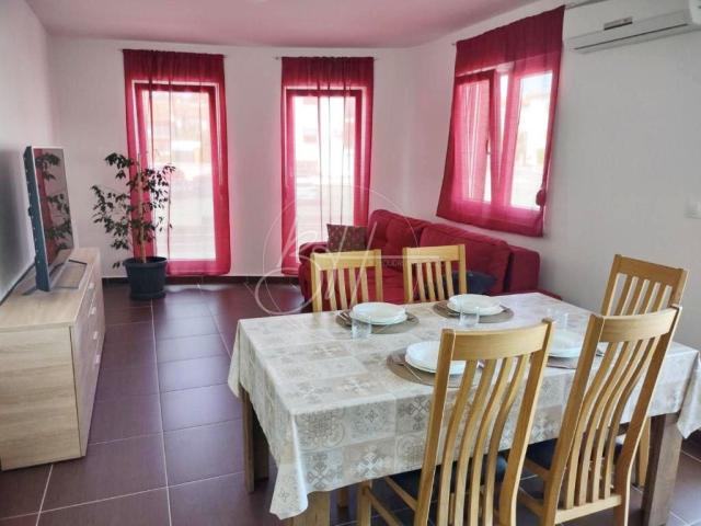 Nova Veruda - stan s dvije spavaće sobe, balkonom i dva parkirna mjesta, 74 m2