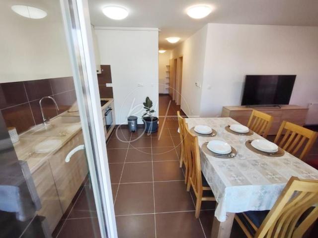 Nova Veruda - stan s dvije spavaće sobe, balkonom i dva parkirna mjesta, 74 m2