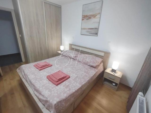 Nova Veruda - stan s dvije spavaće sobe, balkonom i dva parkirna mjesta, 74 m2