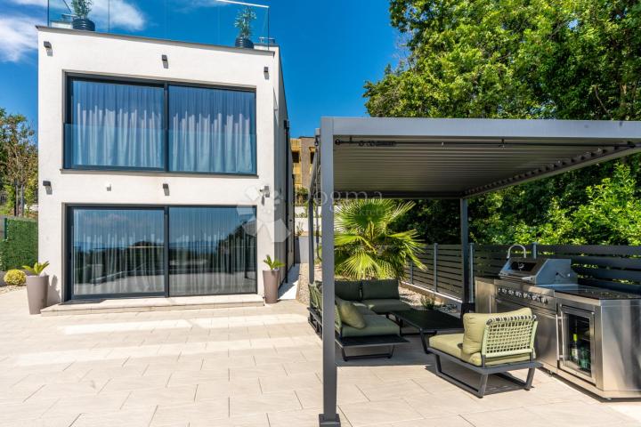 Samostojeća moderna vila sa bazenom