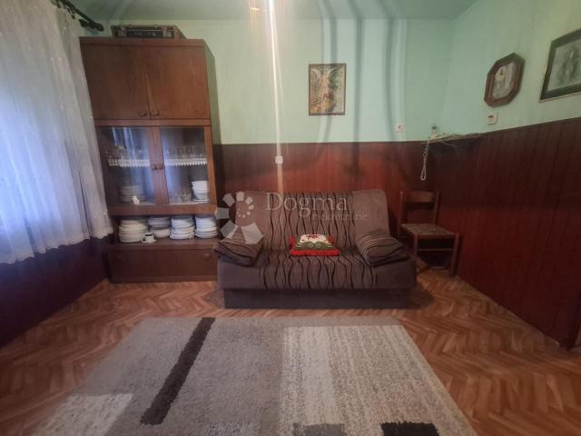Kuća s potencijalom i okućnicom od 1240 m²