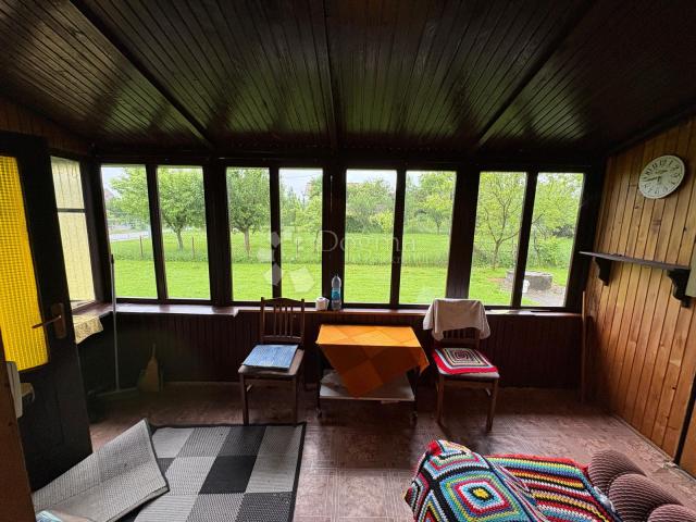 Kuća s potencijalom i okućnicom od 1240 m²
