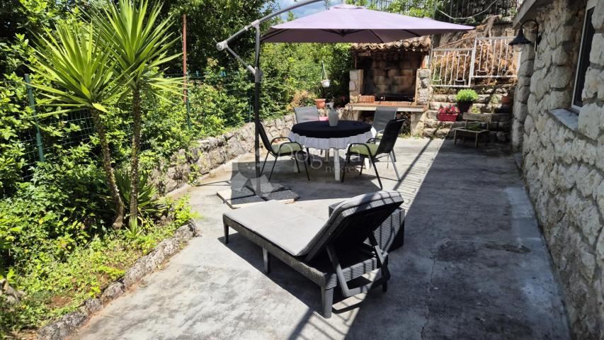 Njivice - apartman samo 50 metara od plaže