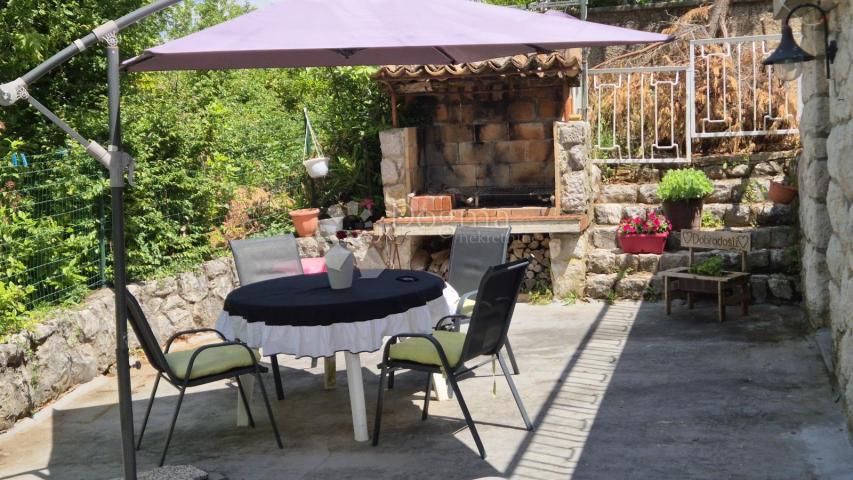Njivice - apartman samo 50 metara od plaže
