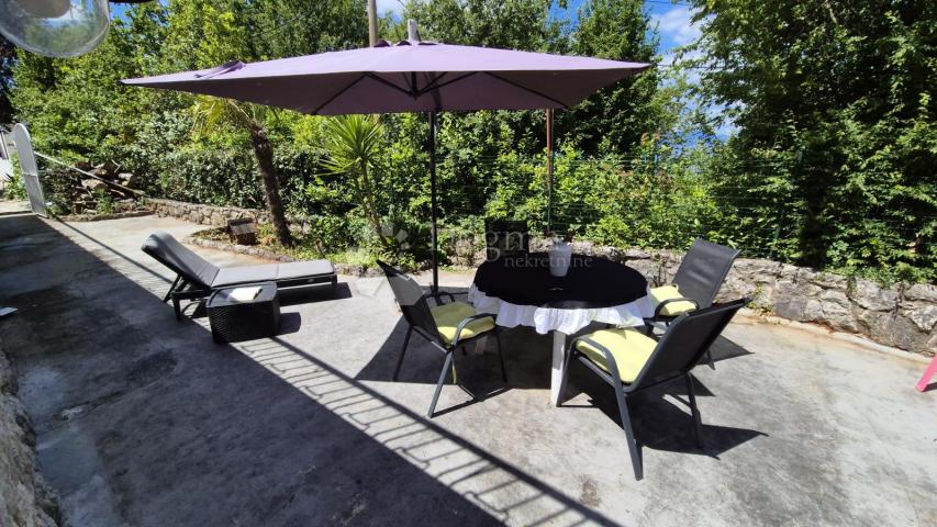 Njivice - apartman samo 50 metara od plaže