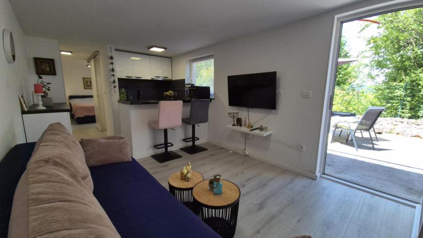 Njivice - apartman samo 50 metara od plaže