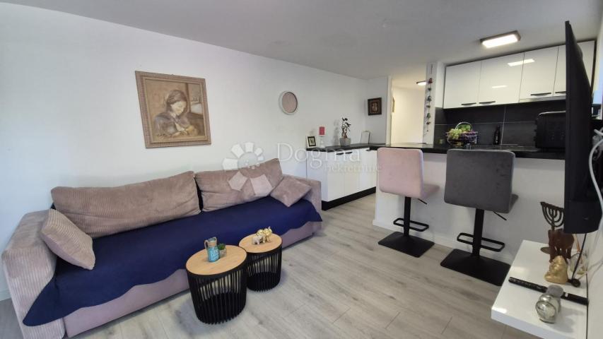 Njivice - apartman samo 50 metara od plaže