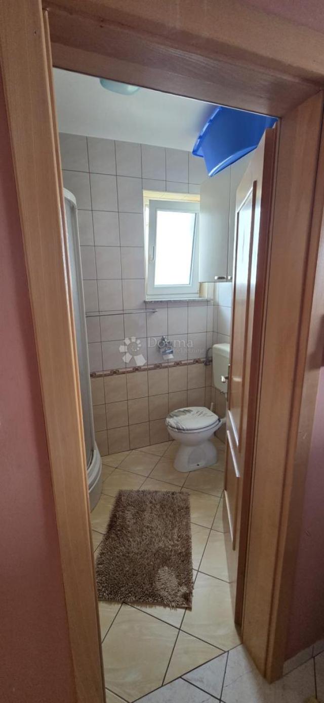 Trosobni stan u Novalji